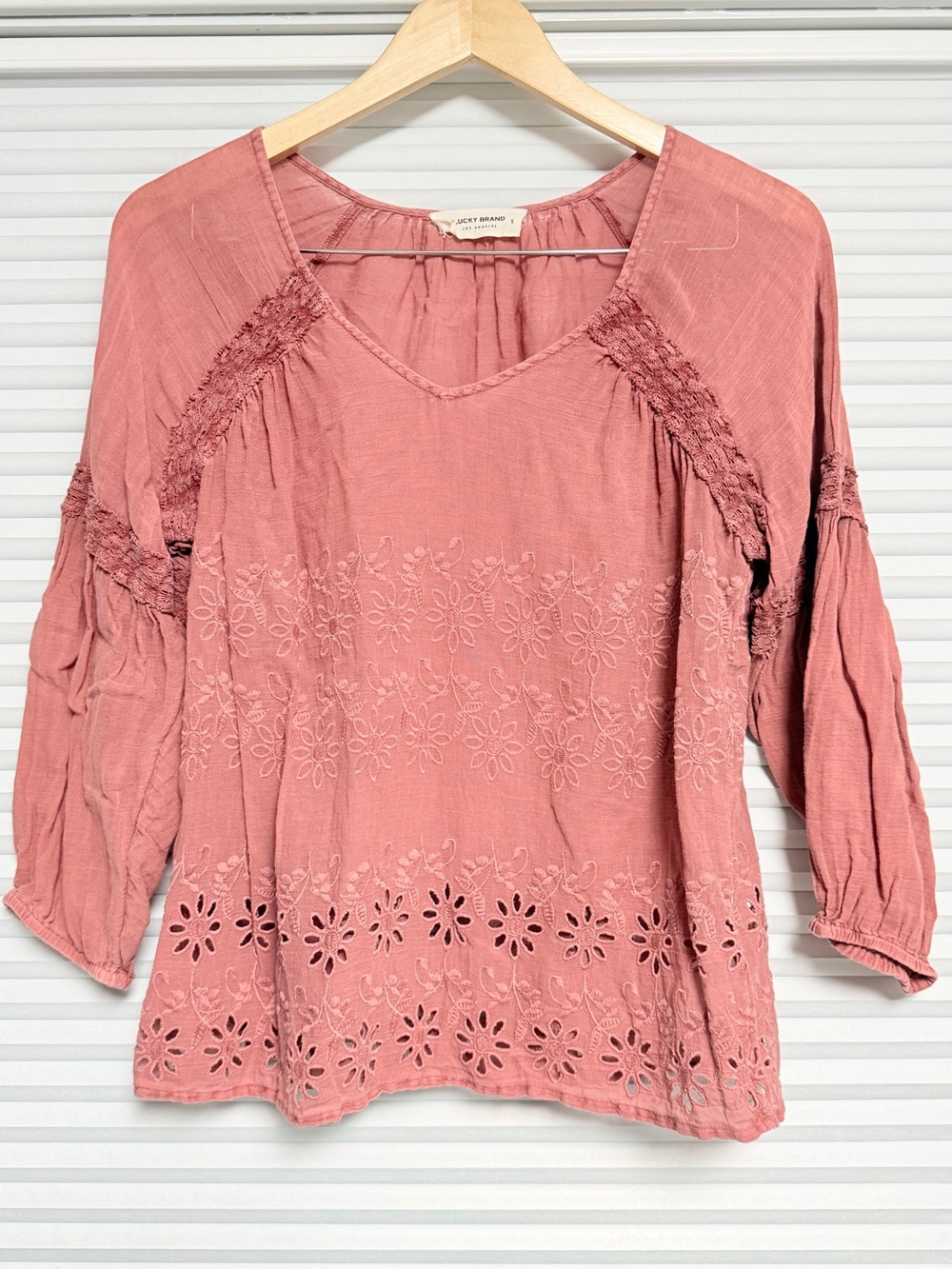 Lucky Brand 100% Cotton comfortable mauve pink Embroidered Lace Peasant Blouse